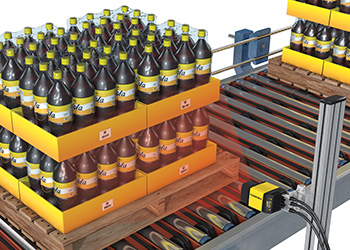 冒险家’s image-based barcode reader scanning pallets of beverages logistics