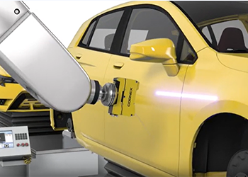 康涅克3D-L4000检查黄色汽车的门